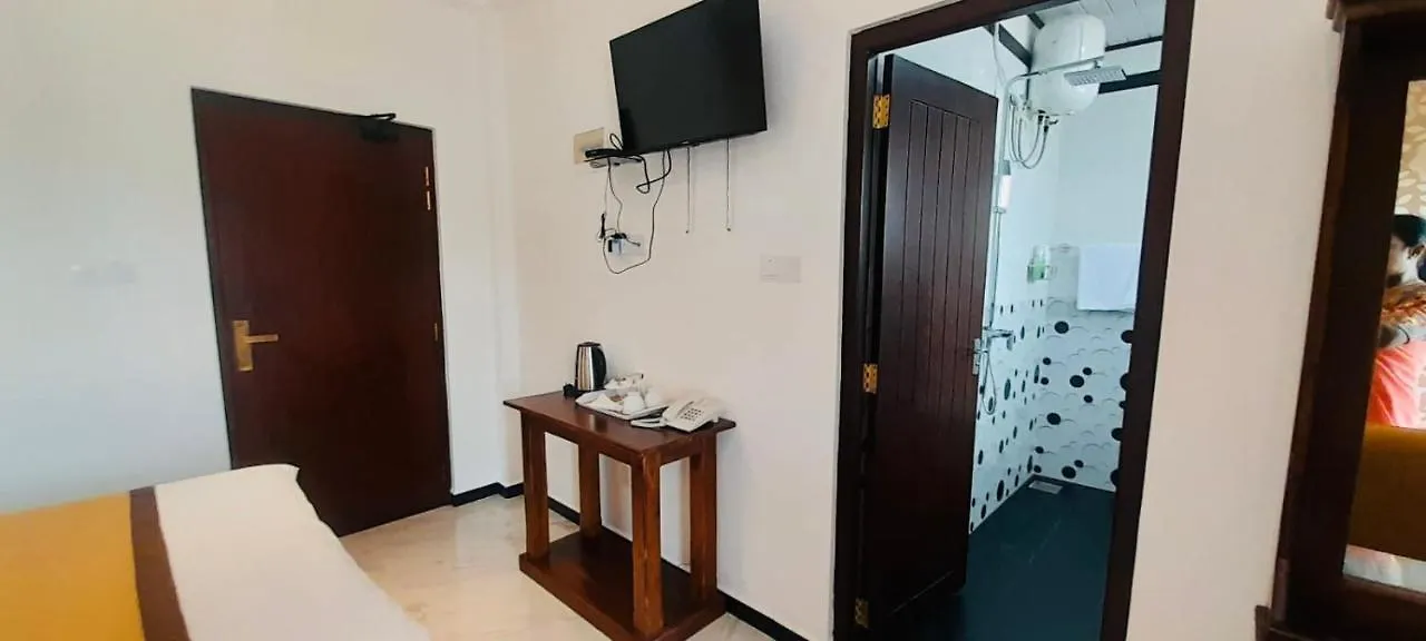 Ivory Laze Hotel Negombo 0*,