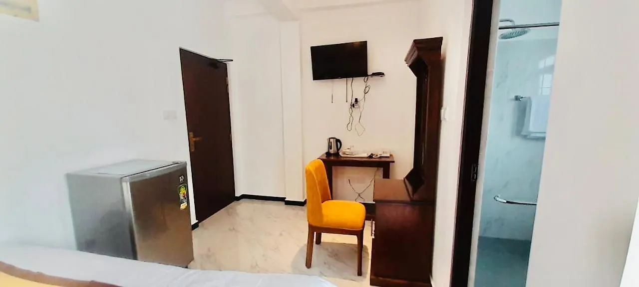 Ivory Laze Hotel Negombo Guest house